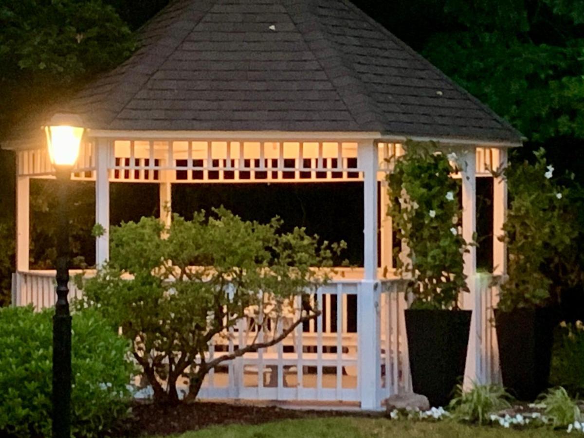 לינה וארוחת בוקר ברנסטייבל Ashley Manor מראה חיצוני תמונה
