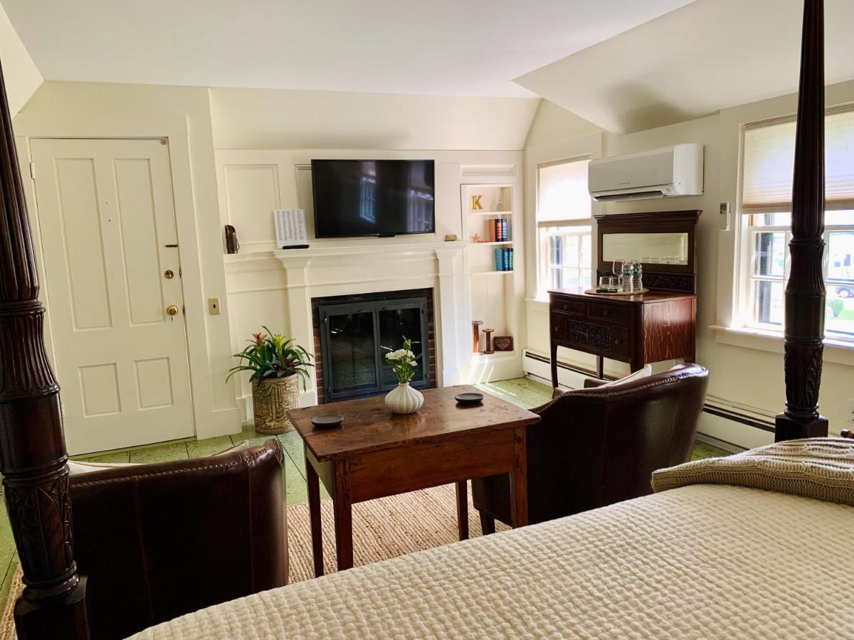 לינה וארוחת בוקר ברנסטייבל Ashley Manor מראה חיצוני תמונה