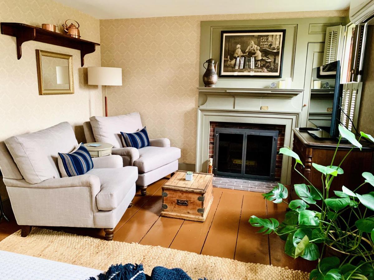 לינה וארוחת בוקר ברנסטייבל Ashley Manor מראה חיצוני תמונה